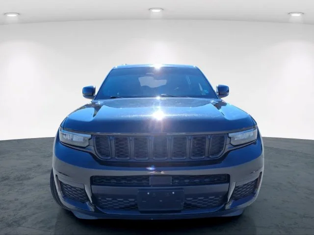 Used 2023 Black Jeep Altitude X image 4