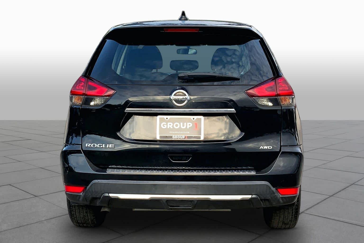 Used 2018 Magnetic Black Nissan S image 5