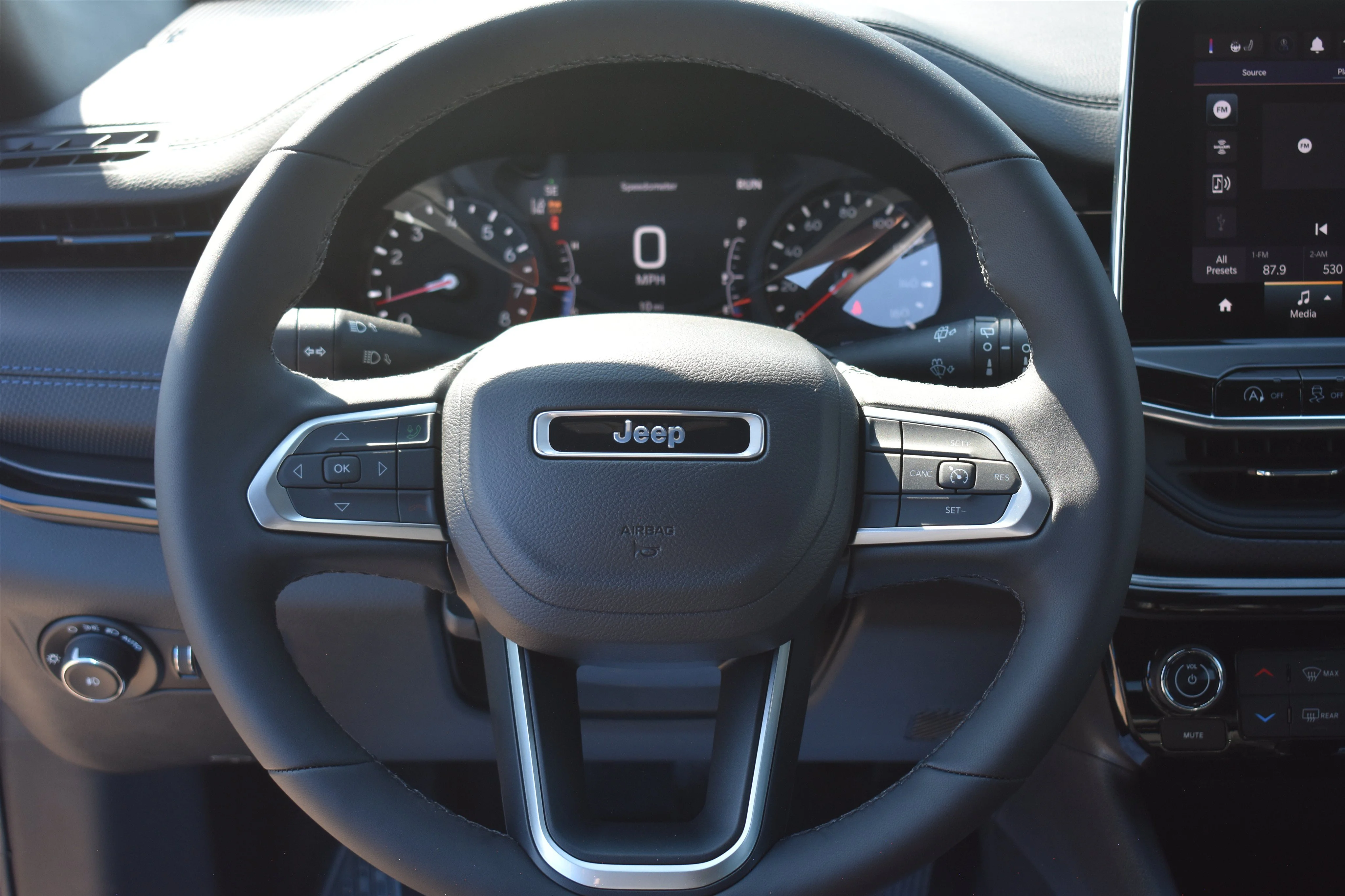 New 2026 Hydro Blue Pearlcoat Jeep Latitude Altitude image 18