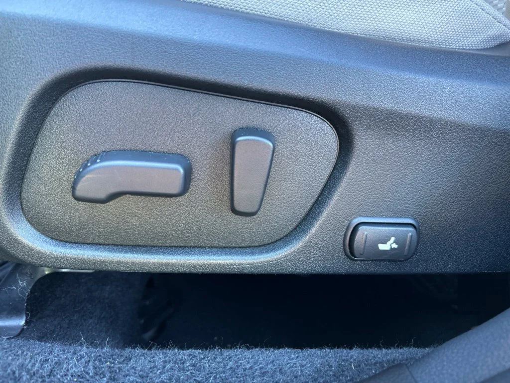 Used 2018 Silver Subaru 2.5i Premium image 17