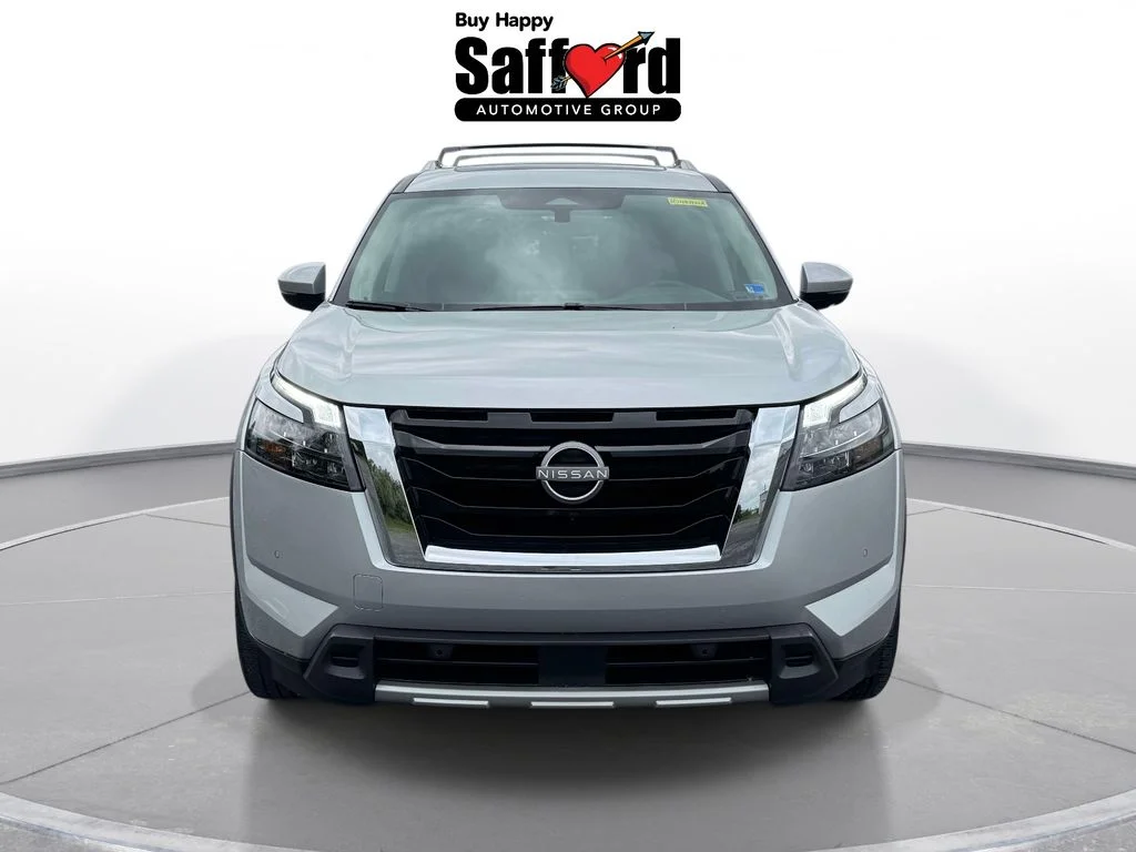 Used 2025 Silver Nissan SL image 8