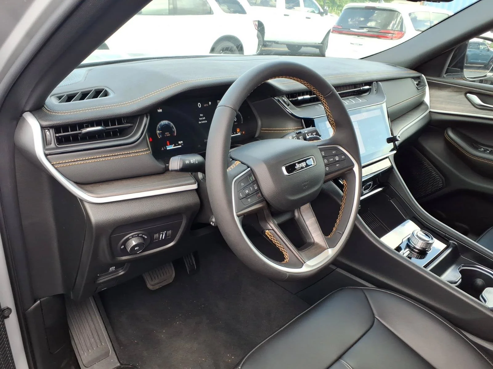 New 2026 Silver Zynith Exterior Paint Jeep  image 5