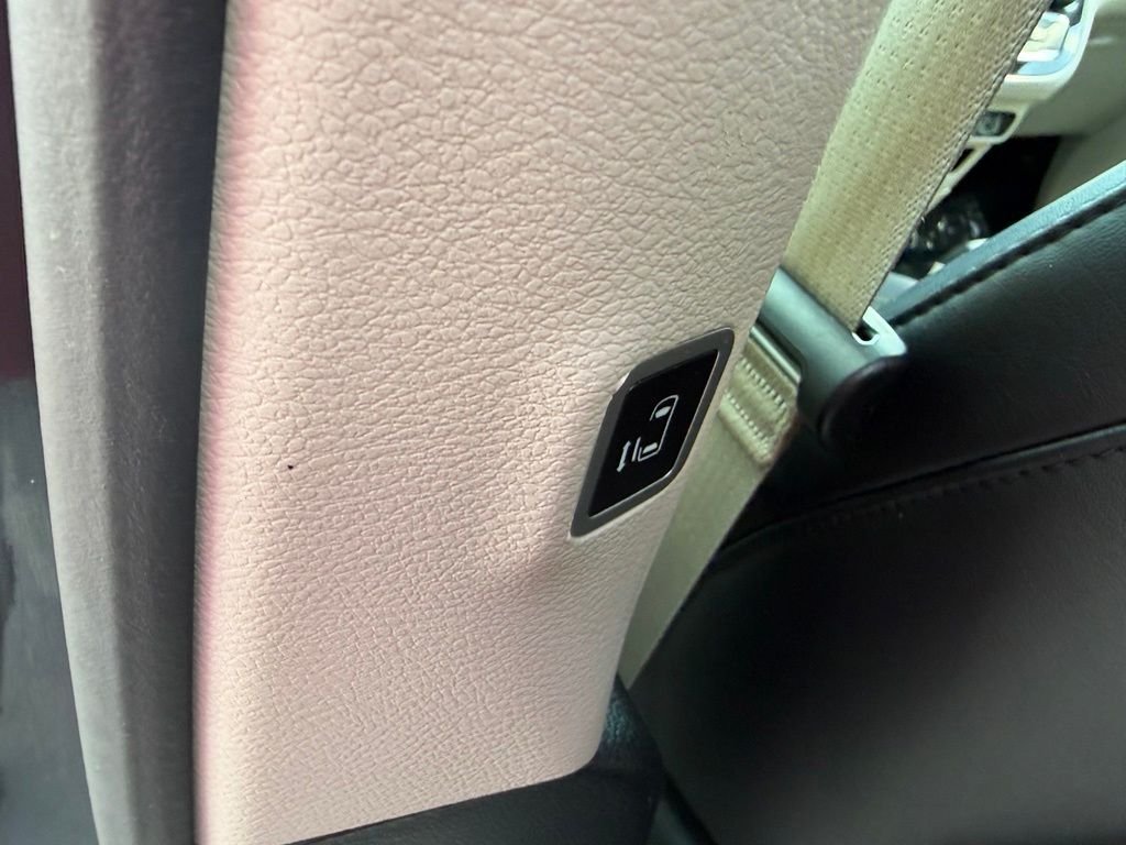 Used 2023 Black Chrysler Touring L image 28