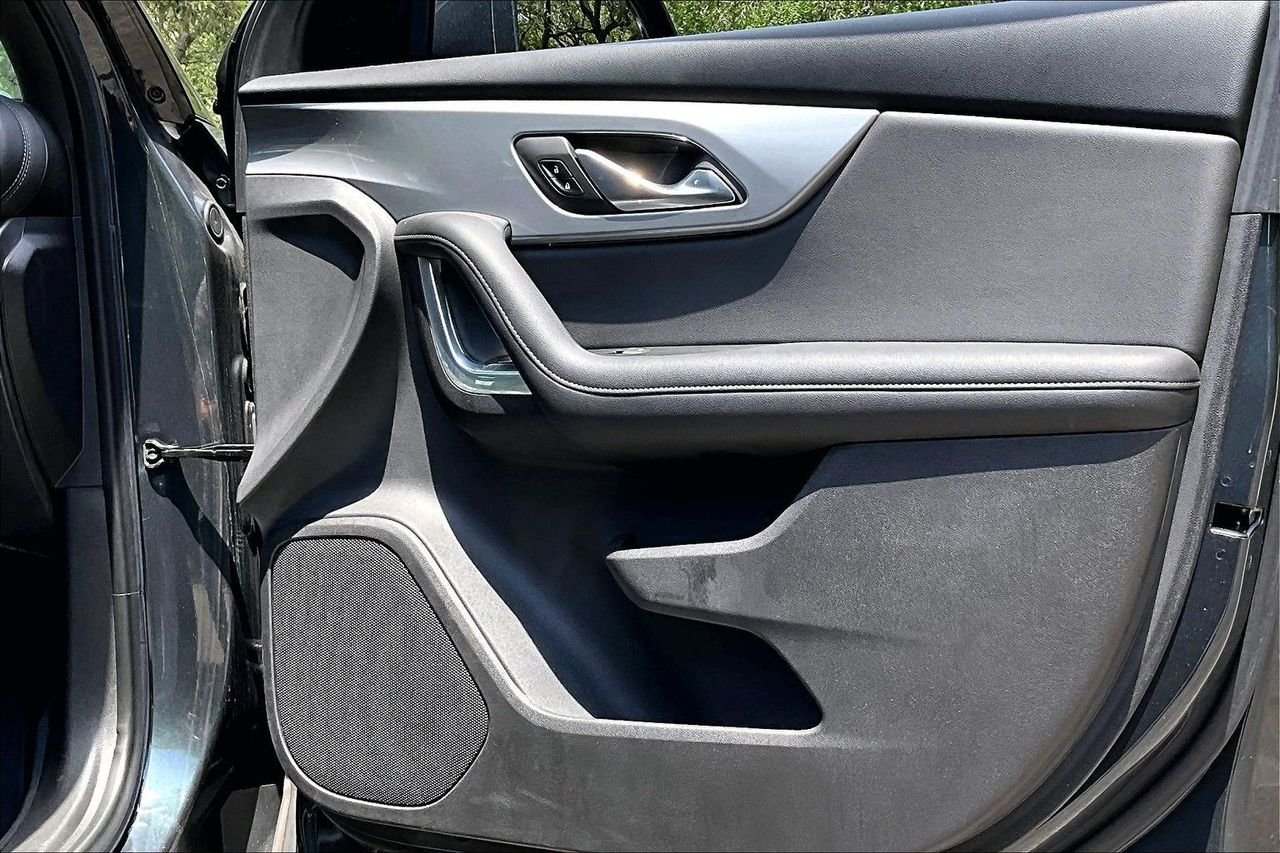 Used 2020 Gray Chevrolet LT image 28