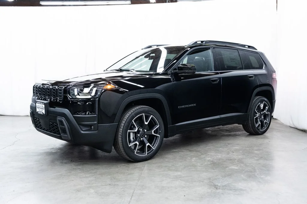 New 2026 Diamond Black Crystal Pearl-Coat Exterior Paint Jeep Overland image 3
