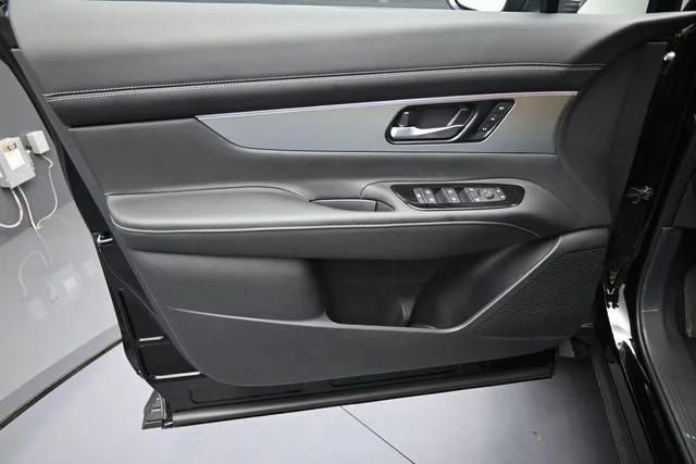 New 2026 Super Black Nissan SL image 9