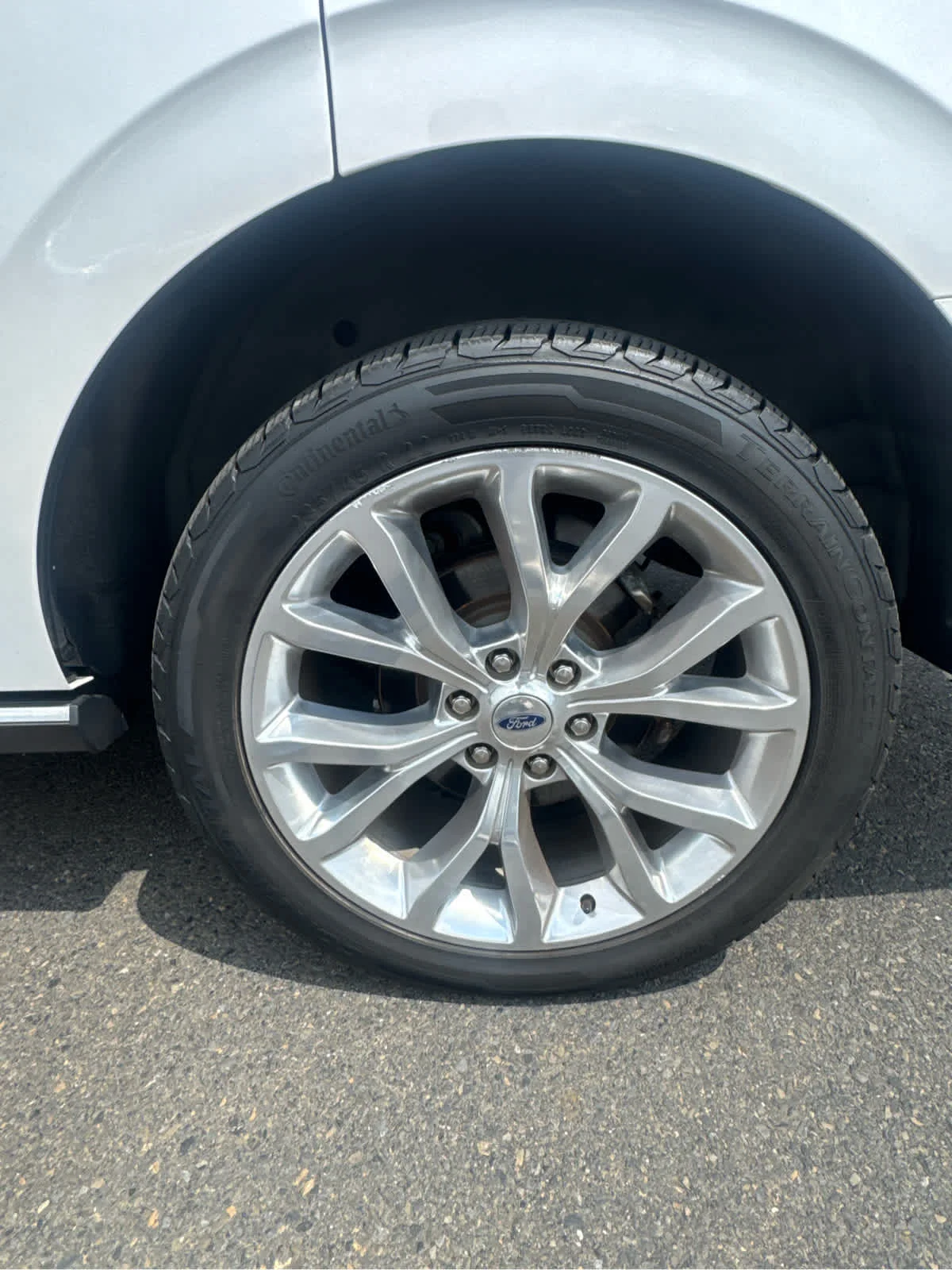 Used 2019 White Platinum Metallic Tri-Coat Ford Limited image 29