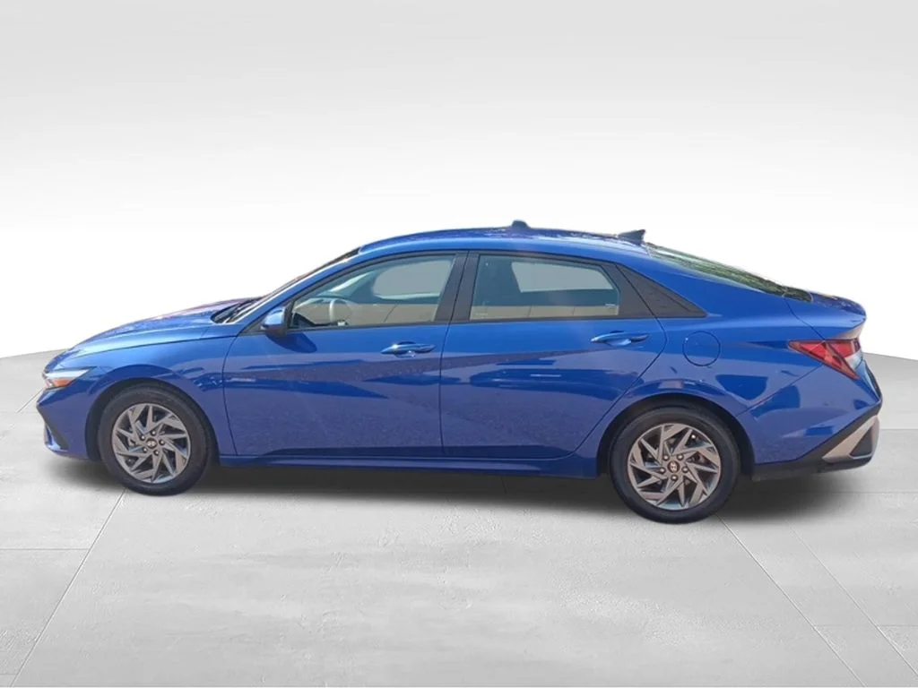 Used 2024 Intense Blue Hyundai SEL image 3