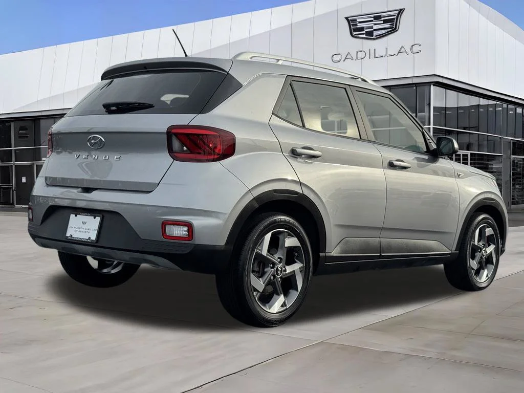 Used 2024 Silver Hyundai SEL image 8