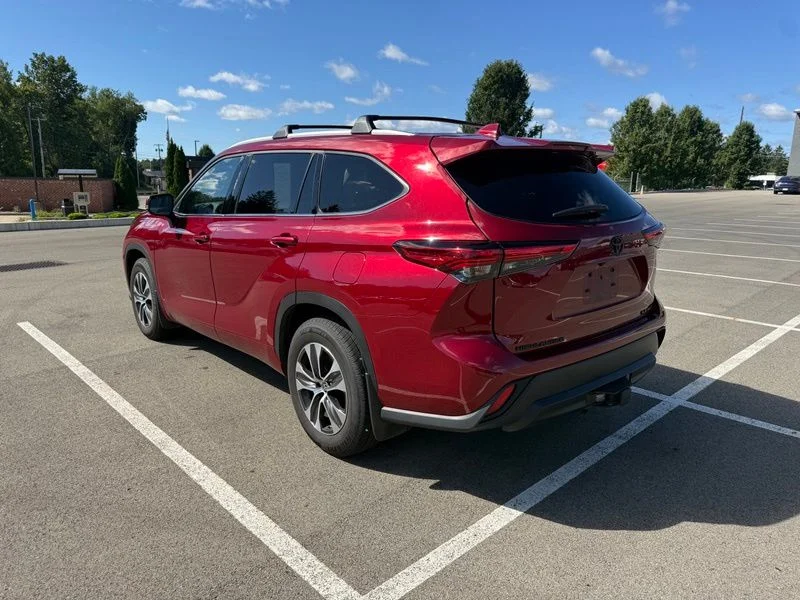 Used 2022 Red Toyota XLE image 19