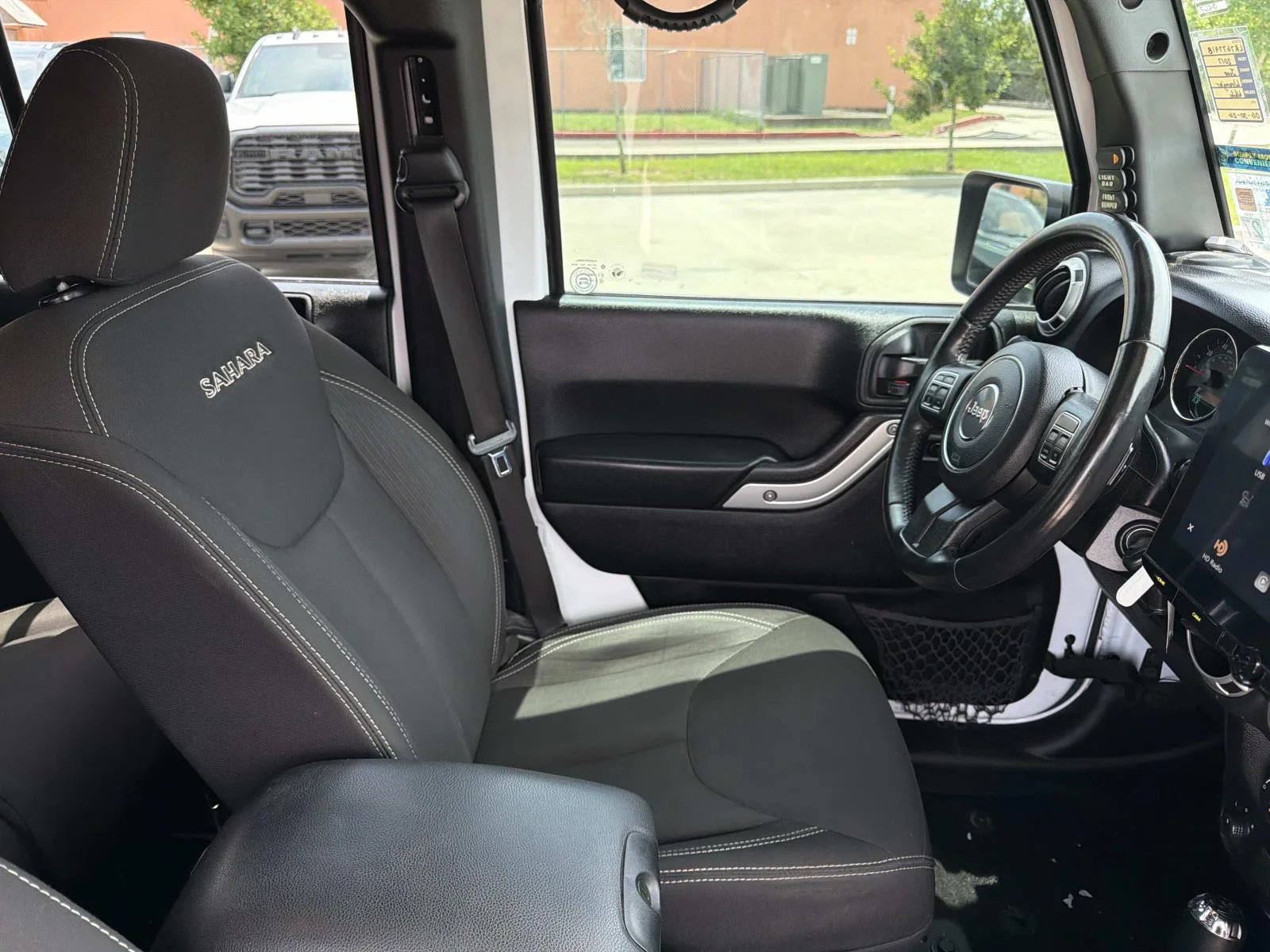 Used 2017 White Jeep Sahara 4x4 image 10