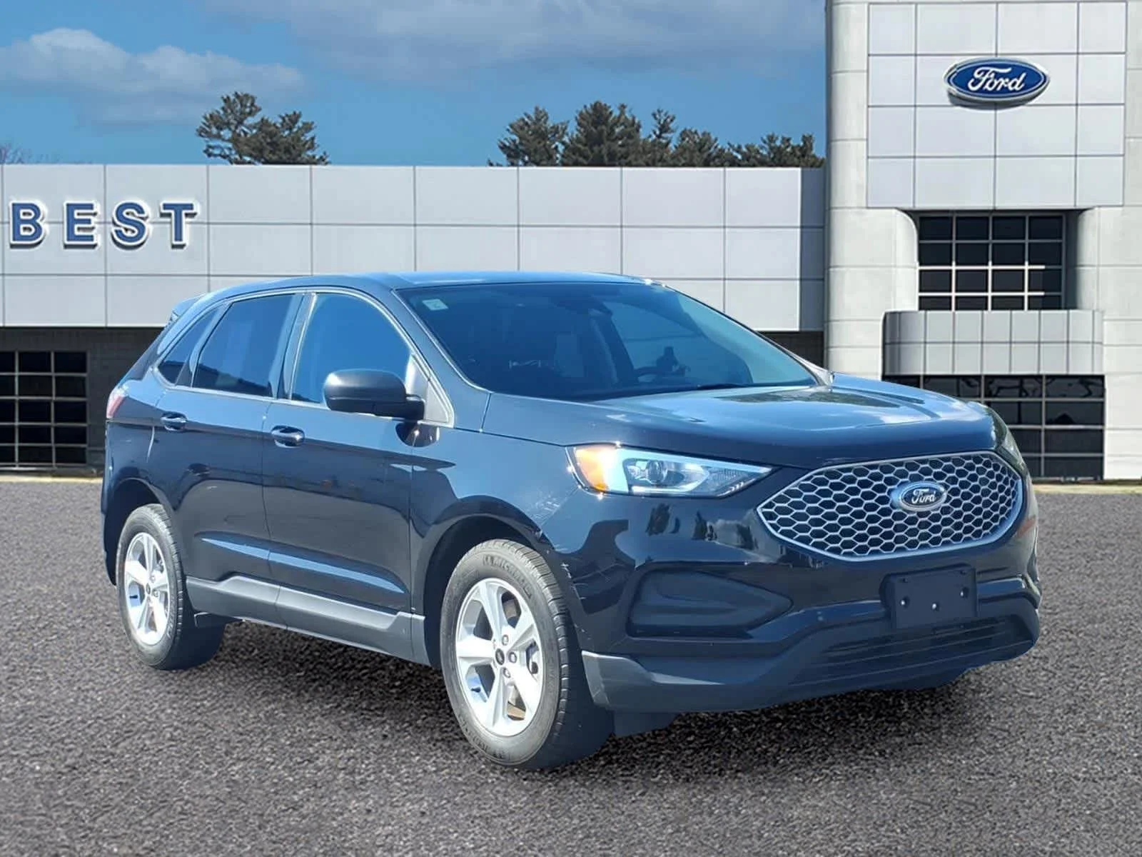Used 2024 Agate Black Metallic Ford SE image 9