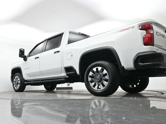 Used 2022 SUMMIT WHITE Chevrolet Custom image 24