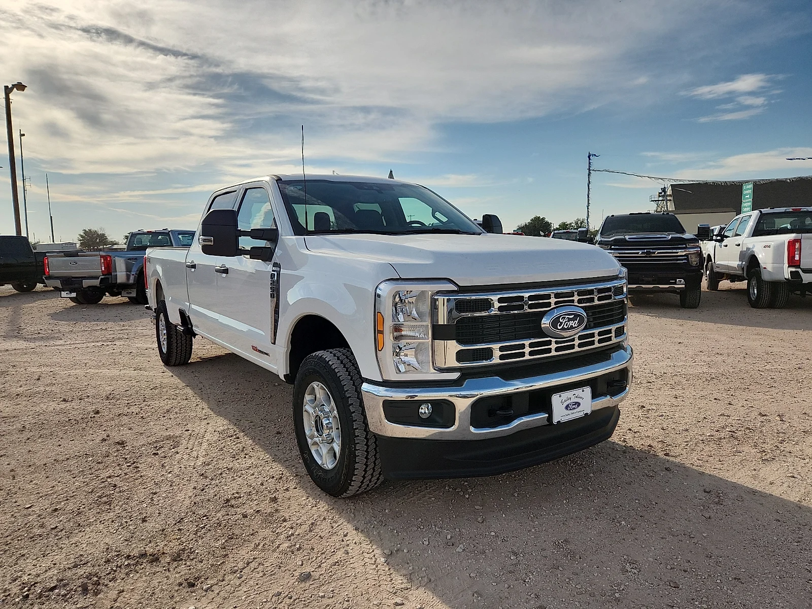 New 2027 Oxford White Ford XLT image 1