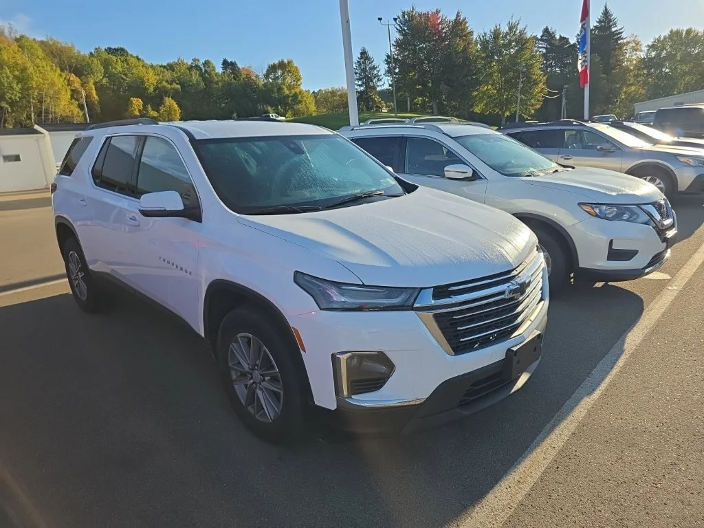 Used 2023 SUMMIT WHITE Chevrolet LT Cloth image 4
