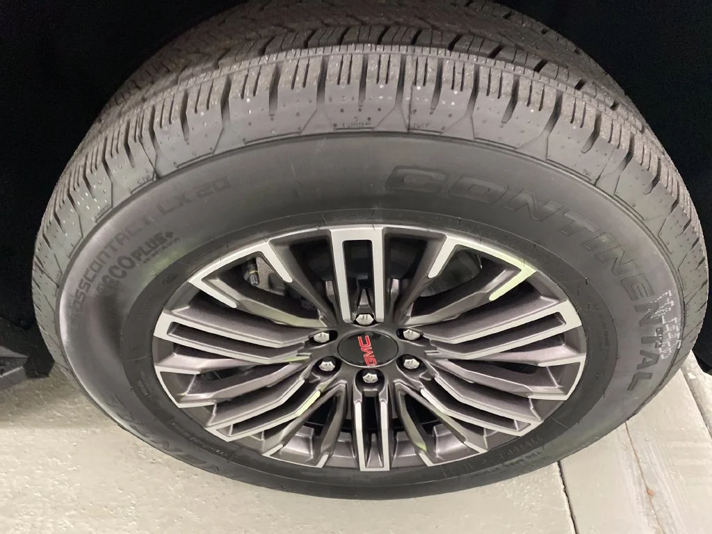 New 2027 Onyx Black GMC Elevation image 4