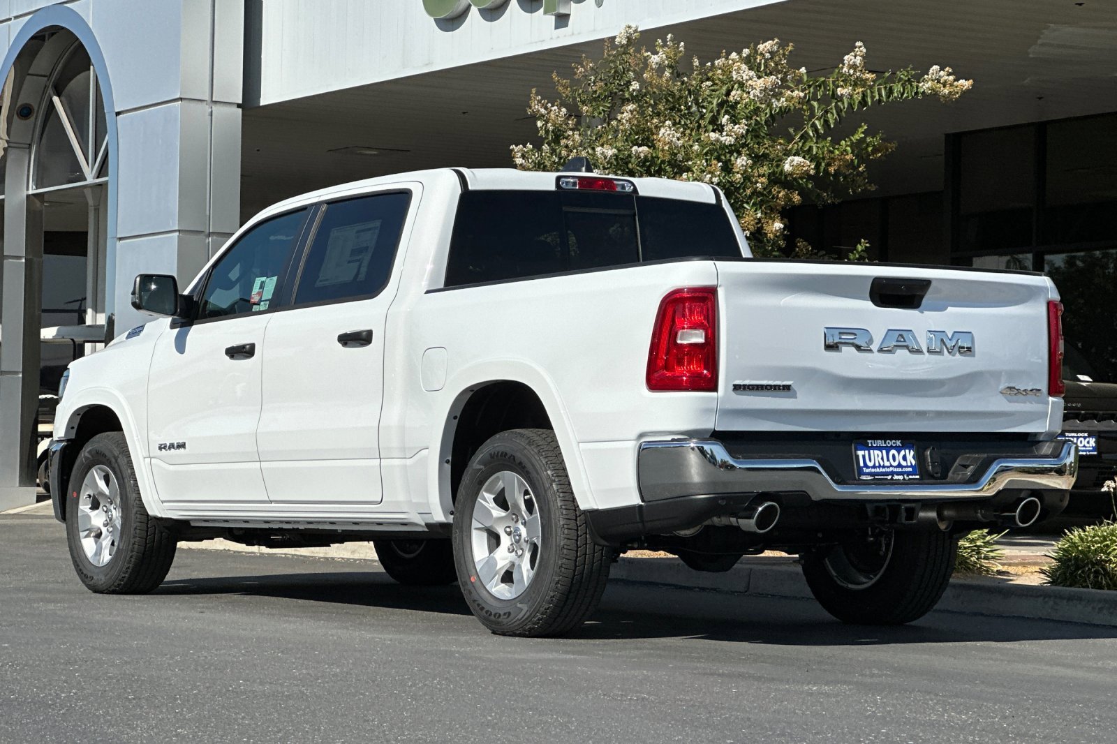 New 2026 Bright White Clear-Coat Exterior Paint RAM Big Horn/Lone Star image 6