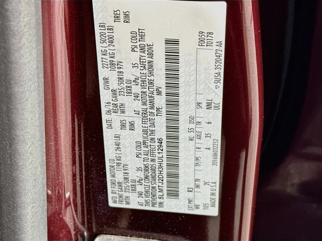 Used 2017 Burgundy Lincoln Select image 29