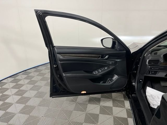 Used 2021 Black Honda Touring image 11