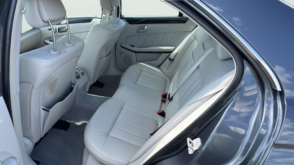 Used 2014  Mercedes-Benz E 550 image 20