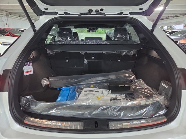New 2026 Eminent White Pearl Lexus PREMIUM PLUS image 24