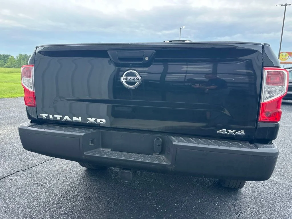 Used 2018 Black Nissan S image 8