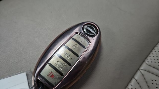 Used 2022 Super Black Nissan Platinum image 30