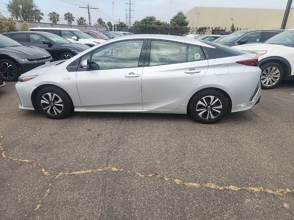 Used 2018 Silver Toyota Plus image 10