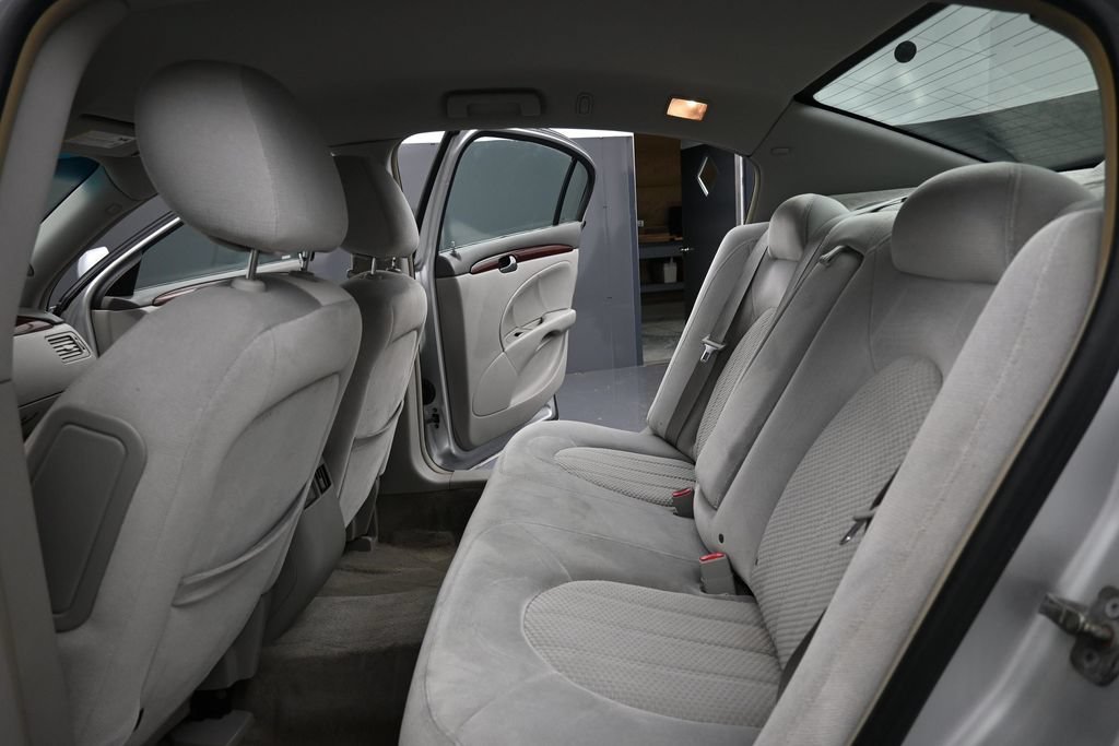 Used 2009 Quicksilver Metallic Buick CX image 28