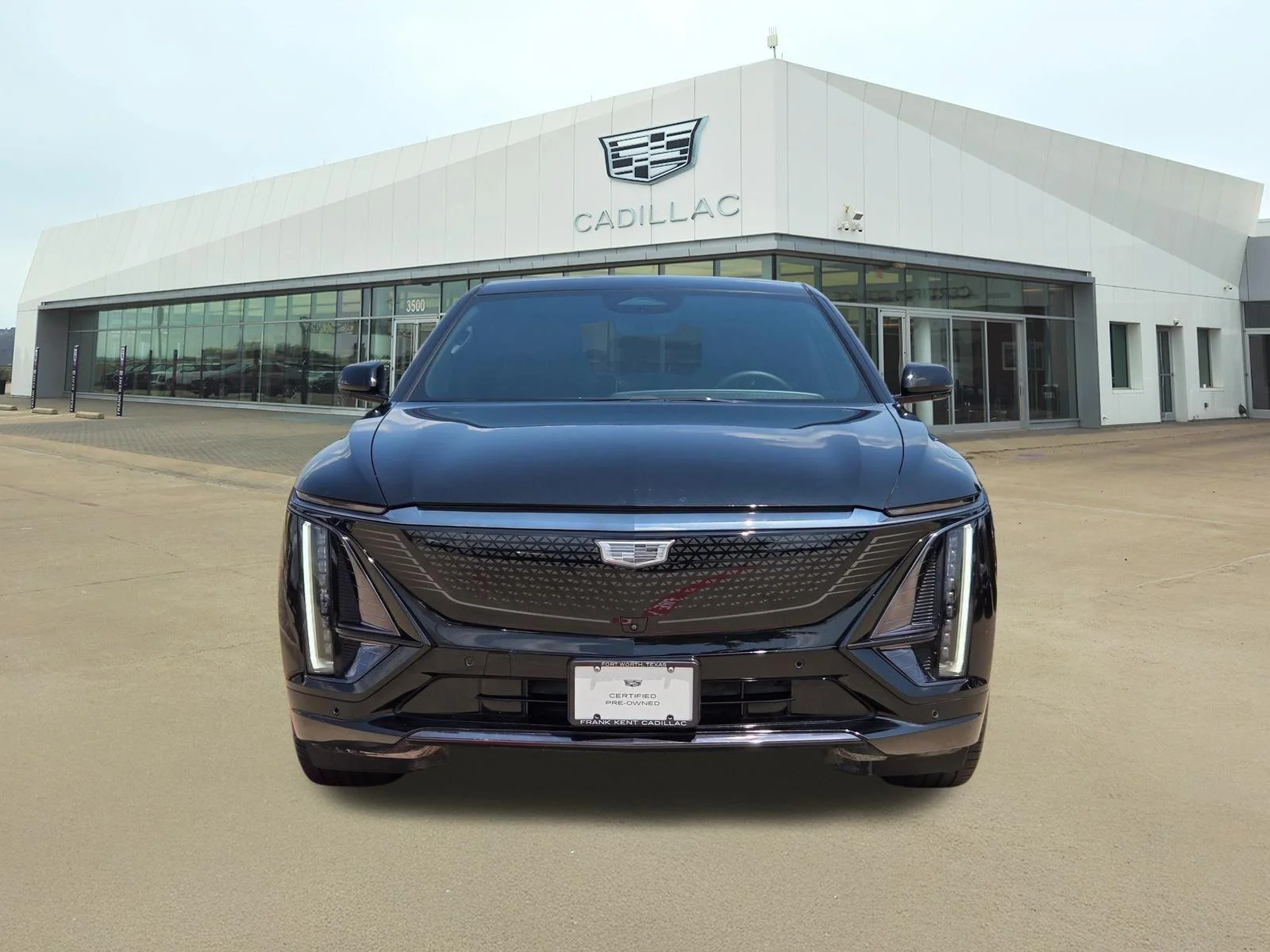 Used 2024  cadillac Sport image 2