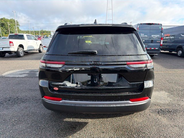 New 2027 High-Gloss Black Paint Jeep Laredo Altitude image 4