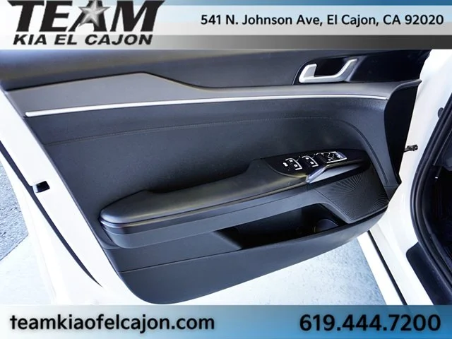 Used 2025 White Kia LXS image 23