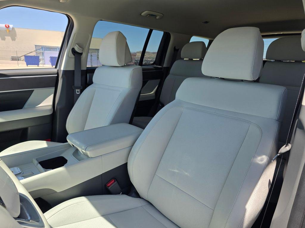 New 2026 Silver Hyundai SE image 13