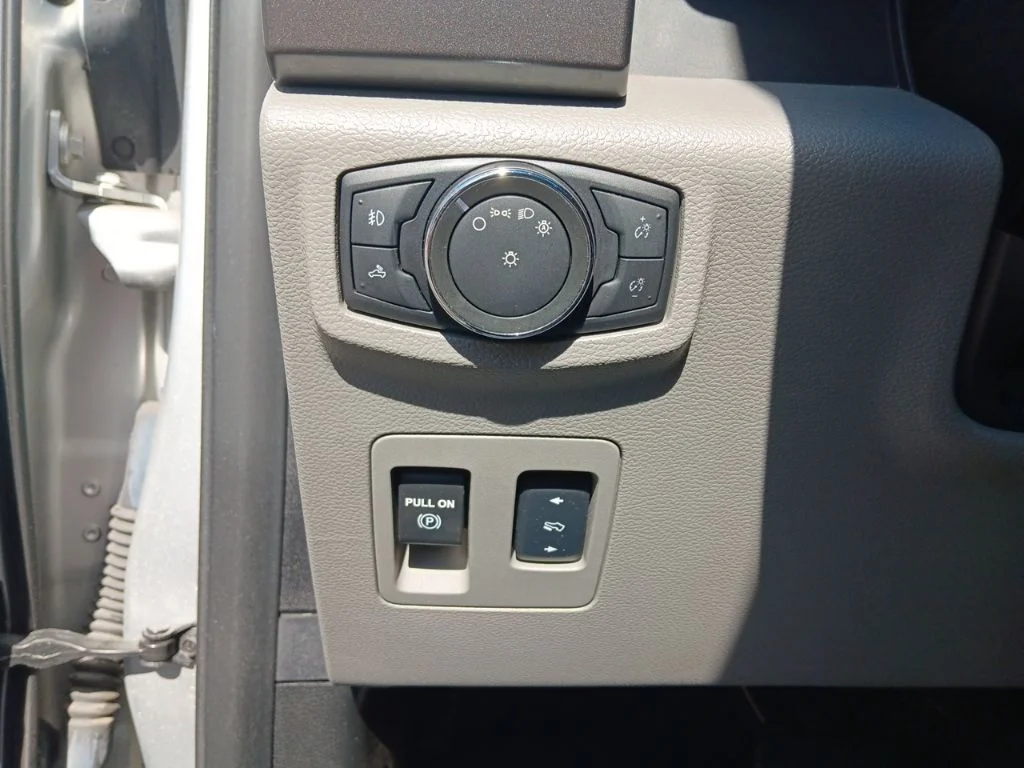 Used 2016 Ingot Silver Metallic Ford XLT image 15