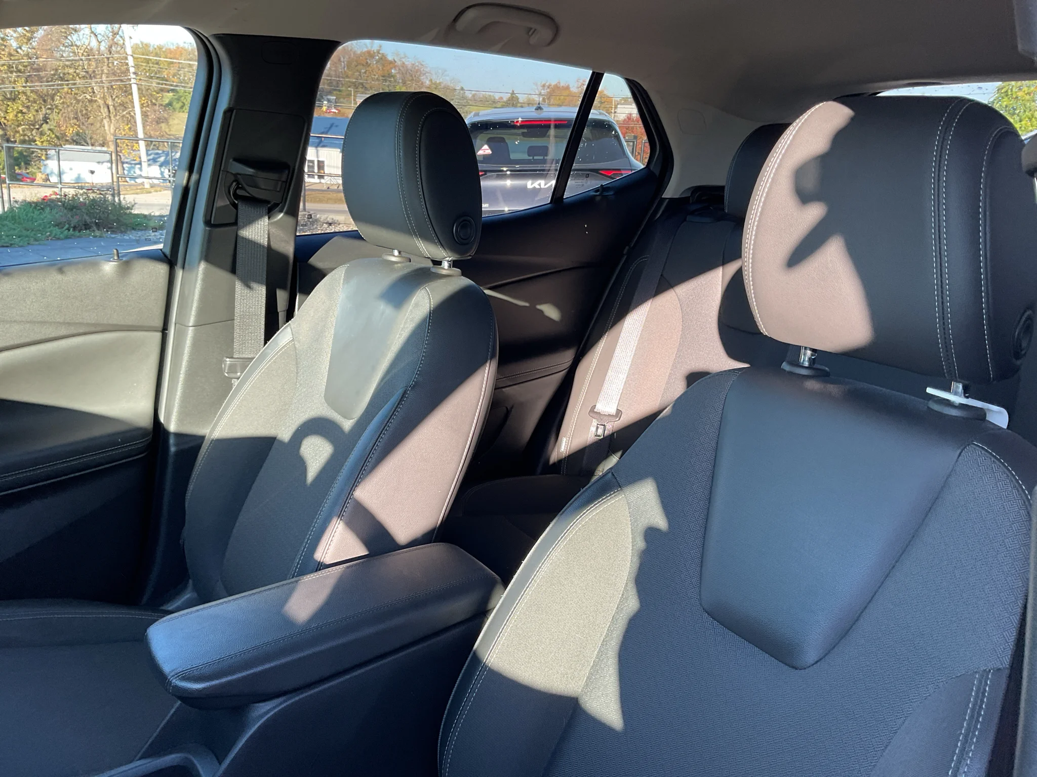 Used 2023 Summit White Buick Preferred image 17