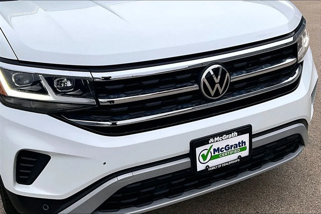 Certified Used 2022 White Volkswagen 3.6L V6 SE w/Technology image 33