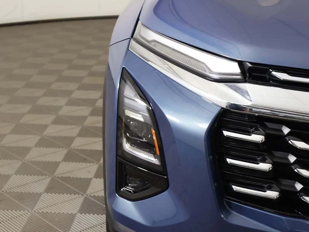 Used 2025 Lakeshore Blue Chevrolet LT image 14