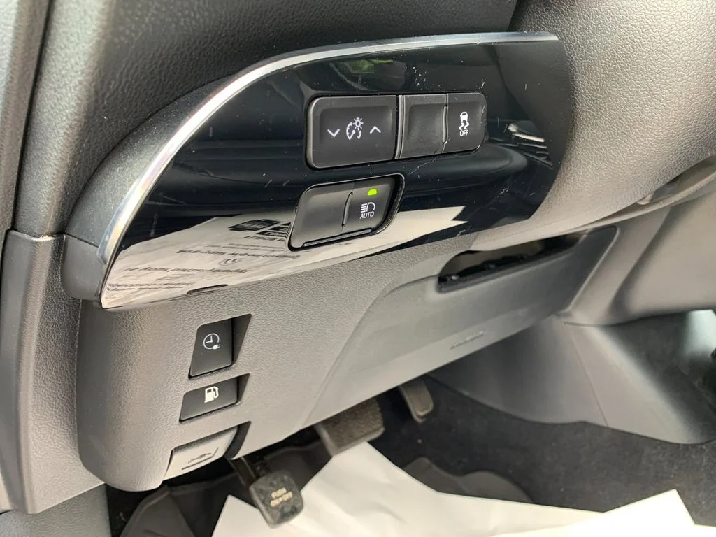 Used 2022 Gray Toyota XLE image 32