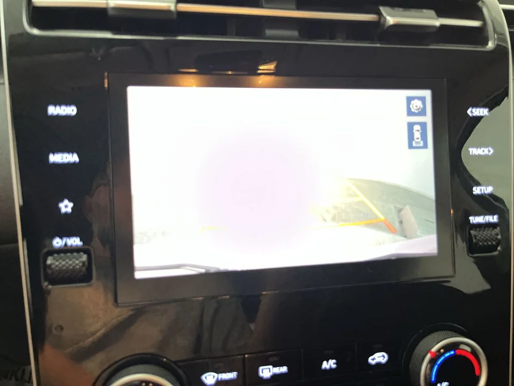 Used 2023 White Hyundai SEL image 17