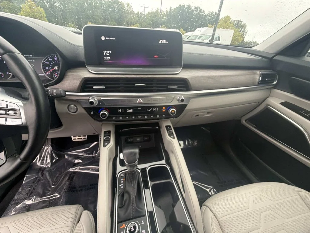 Used 2021 White Kia SX image 21
