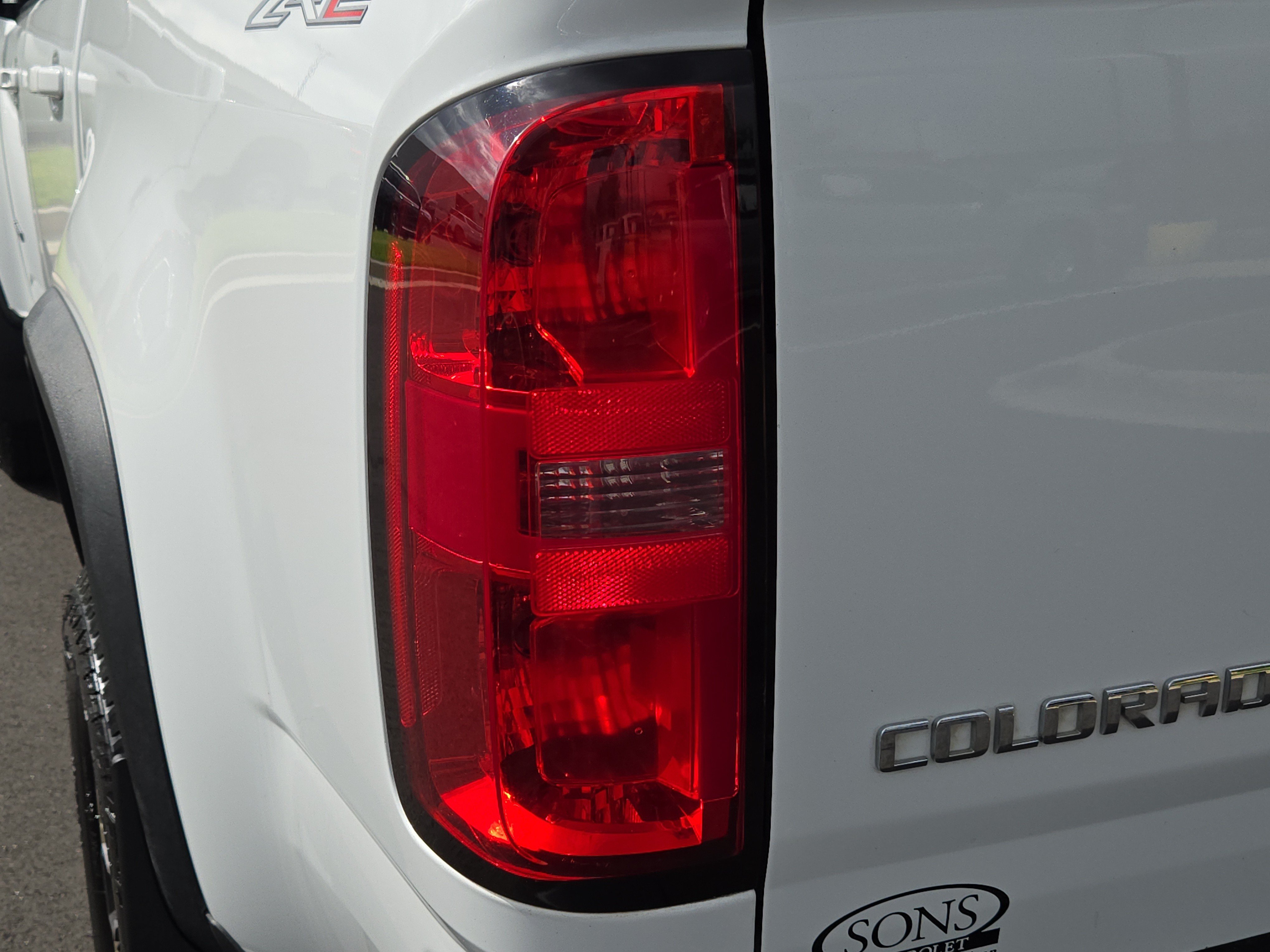 Used 2018 SUMMIT WHITE Chevrolet 4WD ZR2 image 13