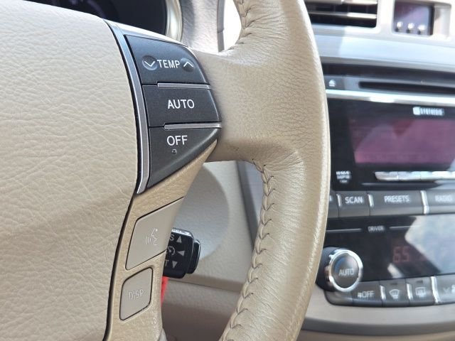 Used 2011 Red Toyota Base image 22