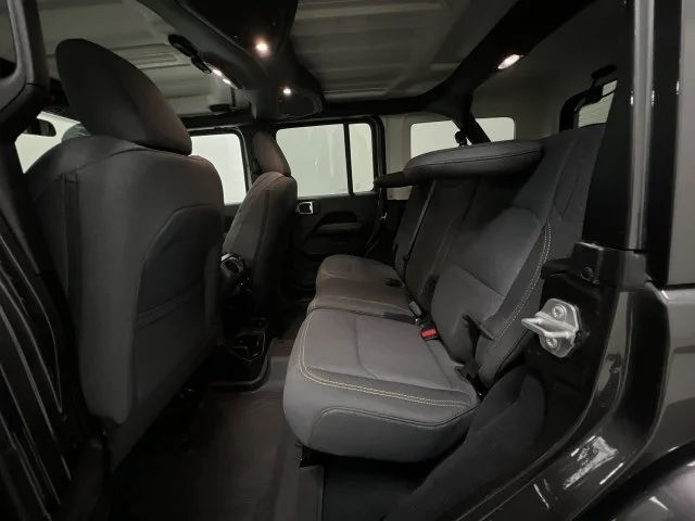 2025 Jeep Wrangler 4-Door Sahara - Photo 24