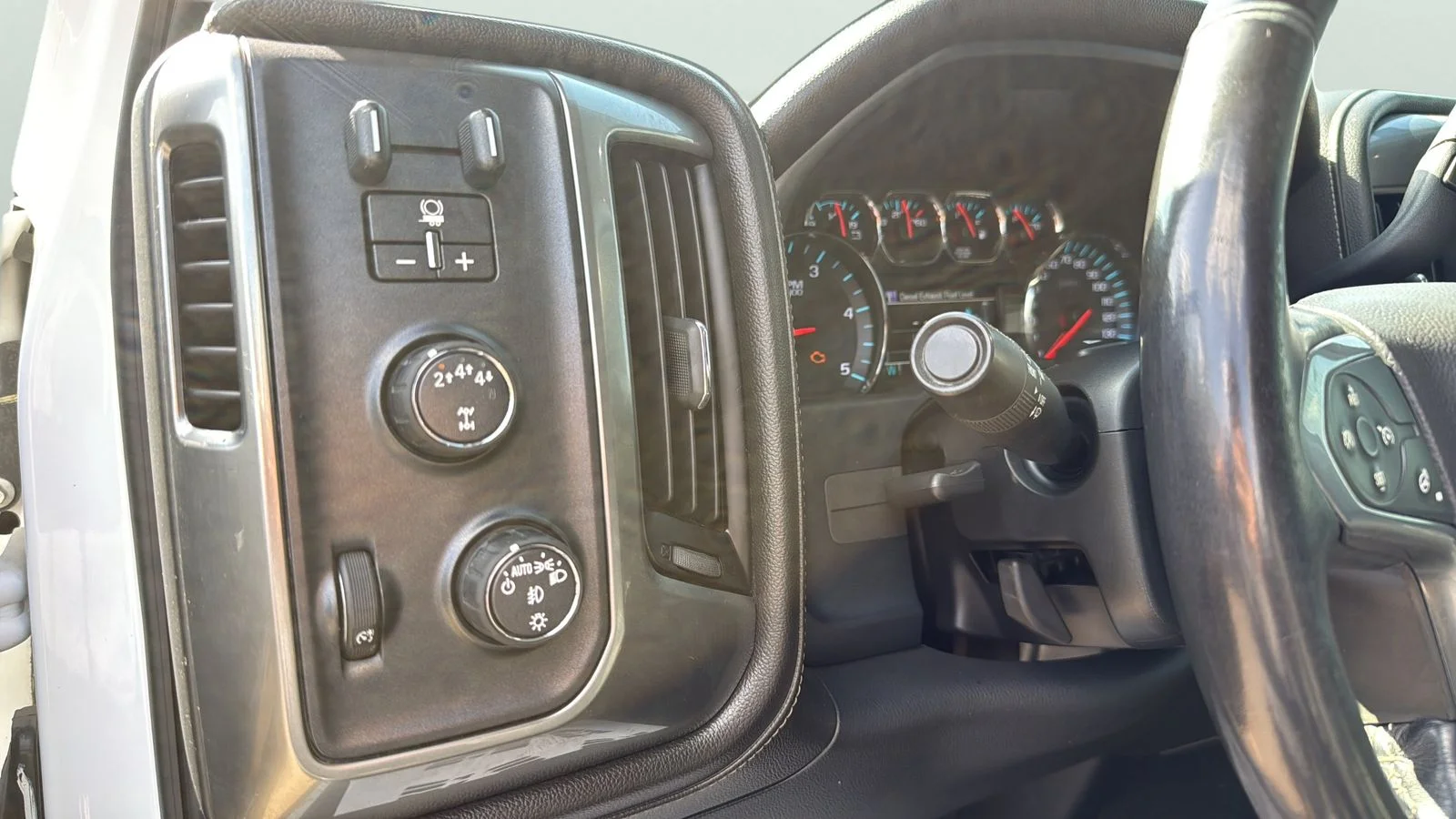 Used 2019 White Chevrolet LTZ image 14
