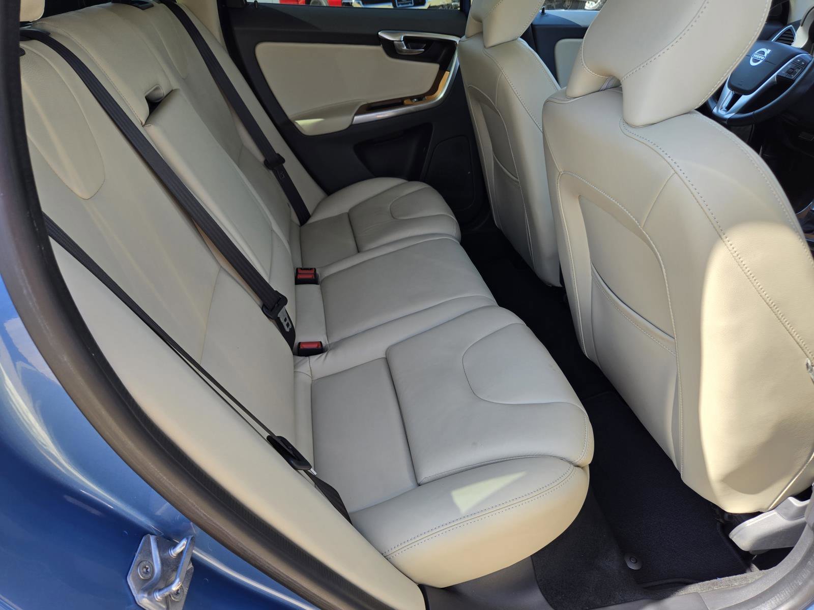 Used 2017 Blue Metallic Volvo Inscription image 39