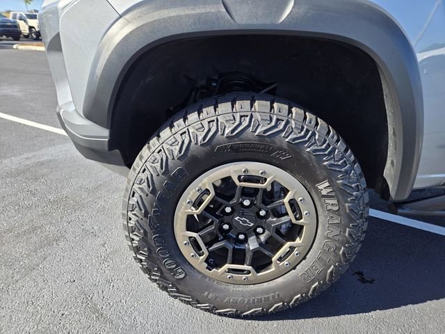 2025 Chevrolet Colorado ZR2 - Photo 5