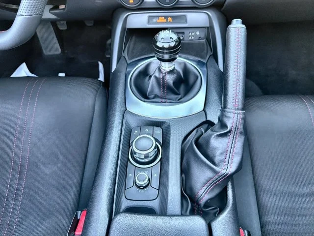 Used 2016 White Mazda Club image 19