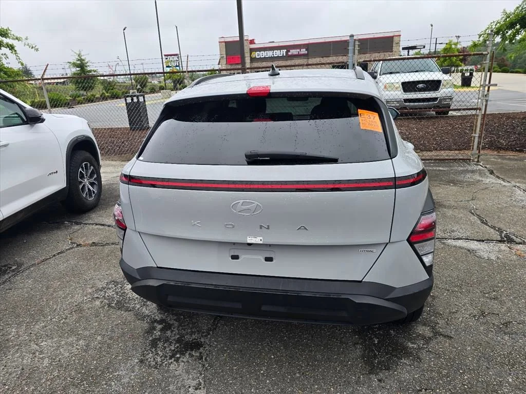 Used 2025 Gray Hyundai SEL image 11