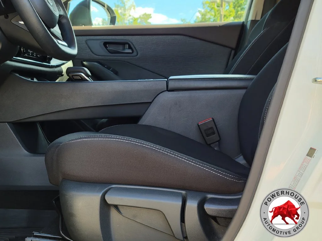 Used 2023 White Nissan S image 23