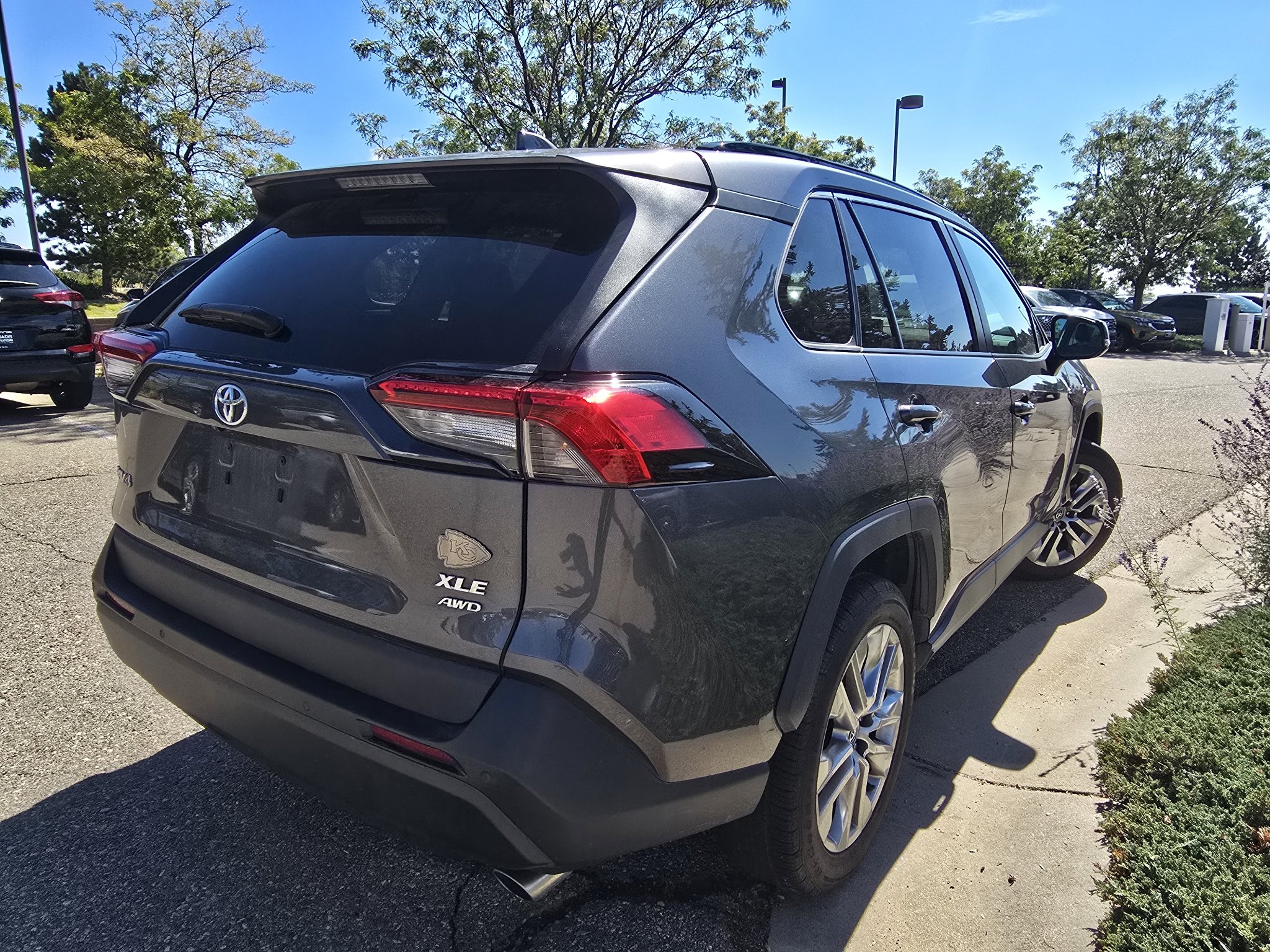 Used 2020 Magnetic Gray Metallic Toyota XLE Premium image 16